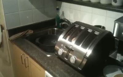 The toaster with terrible design flaw