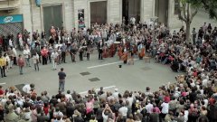 Symphony orchestra flash mob