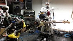 Robot band plays heavy metal