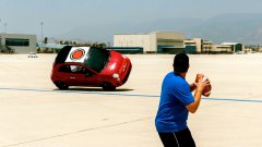 Dude Perfect Performs Trick Shots Using Stunt Driven Fiat 500′s