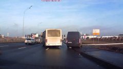 Russian Truck Driver Shows His Skills Avoiding Accident
