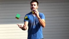 Prodigy Juggles And Solves Rubik’s Cubes