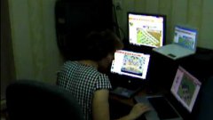 Gamer Mom Plays Farmville On Four Computers At Once