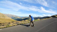 Skateboard With Spinning Axles