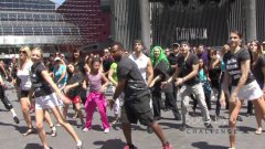 World's Largest Simultaneous Flashmob