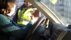 Hamster trolls policeman