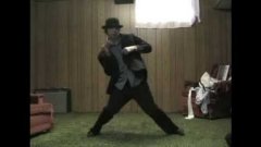 Guy Does Sexy 20′s Dance To Catgroove