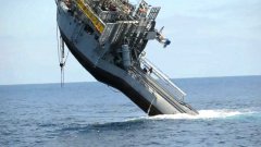 700 ton ship flips and stands upright in the ocean