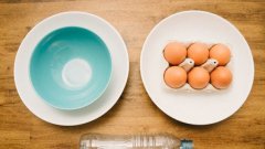 Very cool way to separate egg yolk