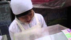 Korean Dessert Man Makes 16,000 Strings Of Honey