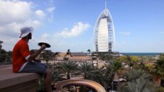 Dubai Frisbee Trick Shots