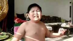 Chubby Asian Boy Lip Sync Dancing